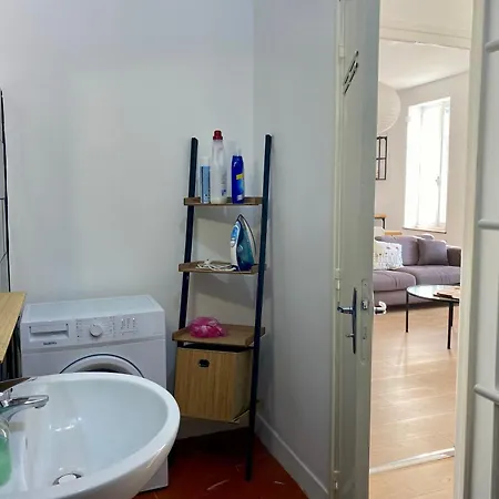 Apartment T2 De 48m2 A 300m Du Centre *